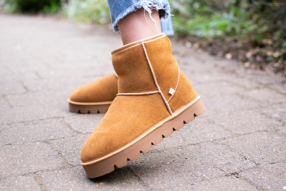 Lana Sheepskin Boot - Chestnut