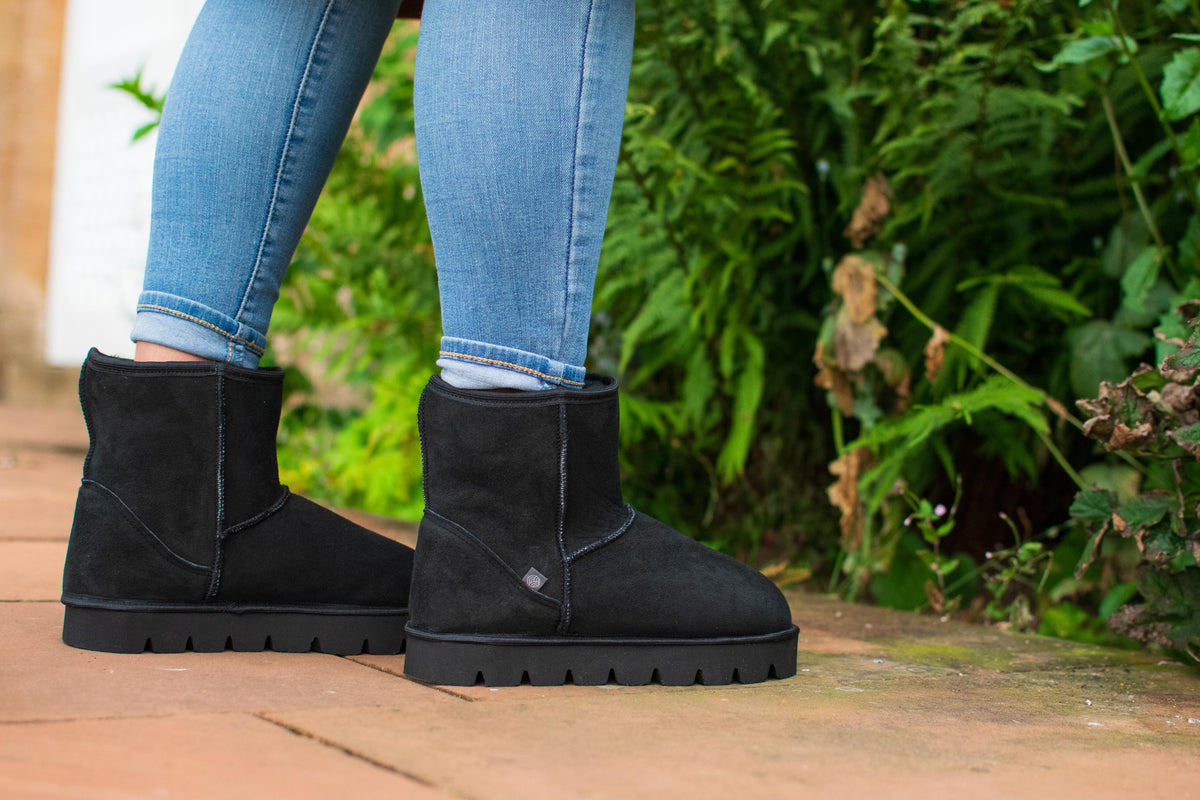 Lana Sheepskin Boot - Black