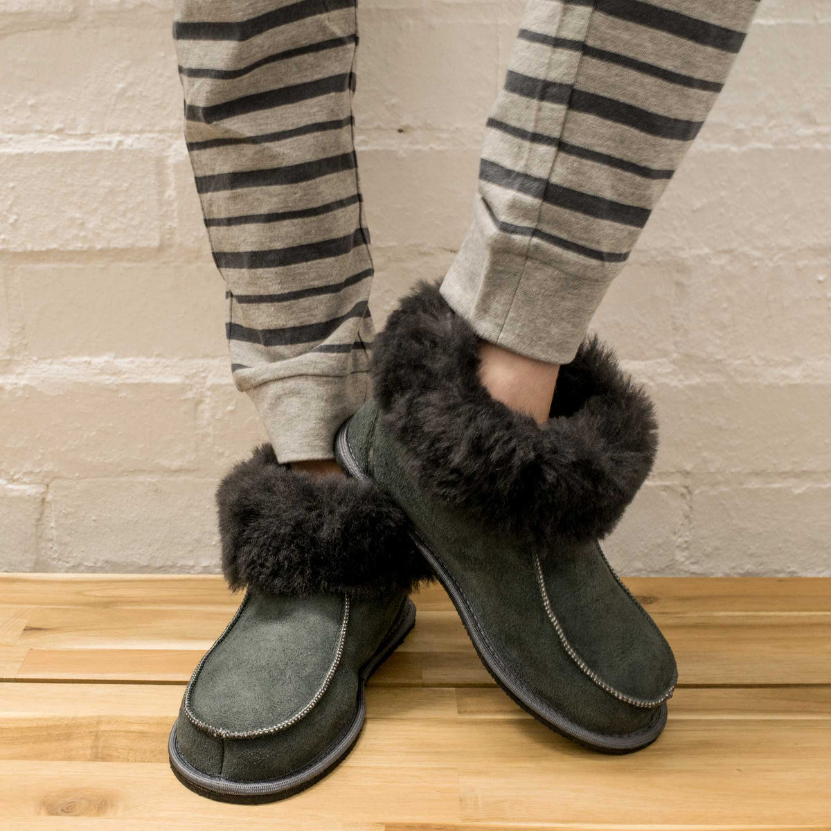 Kids Aesop Sheepskin Slippers - Graphite