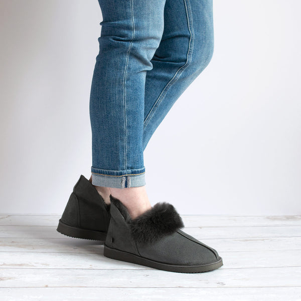 Gael Sheepskin Slippers - Graphite