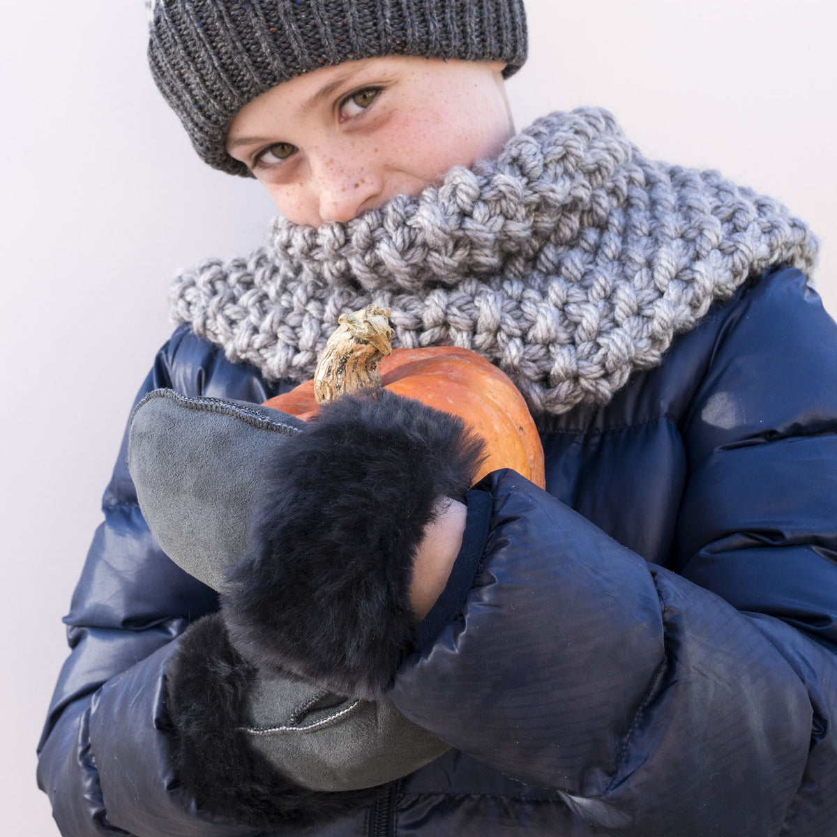 Children's Sheepskin Suede Mittens - Graphite Grey