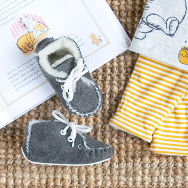 Lupe Hand-Stitched Sheepskin Baby Booties - Grey