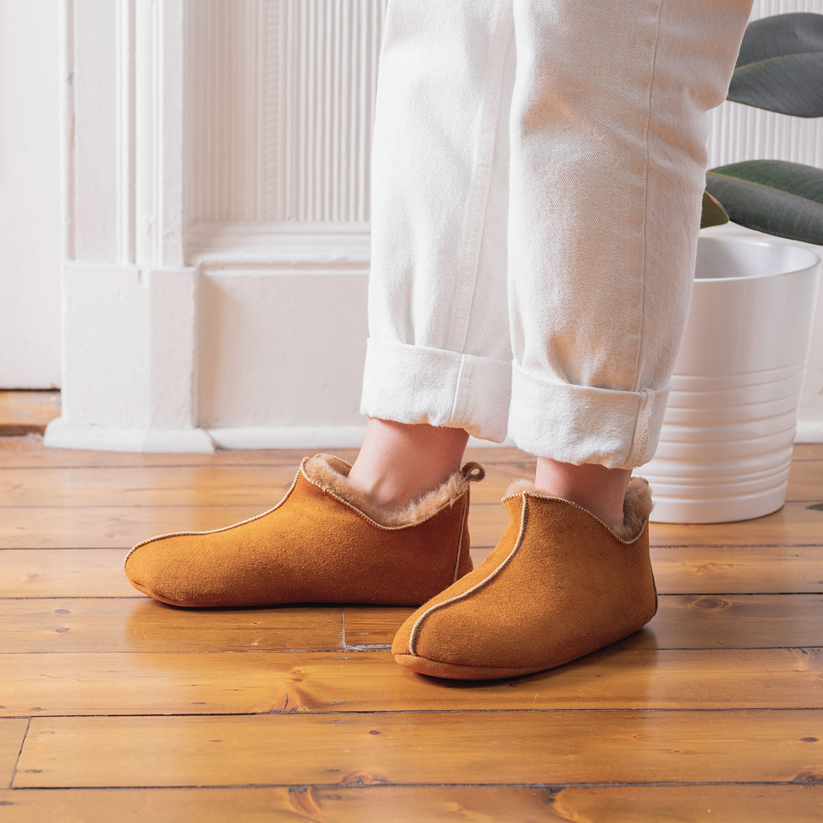 Berit Sheepskin Slippers/Yoga Shoe - Chestnut