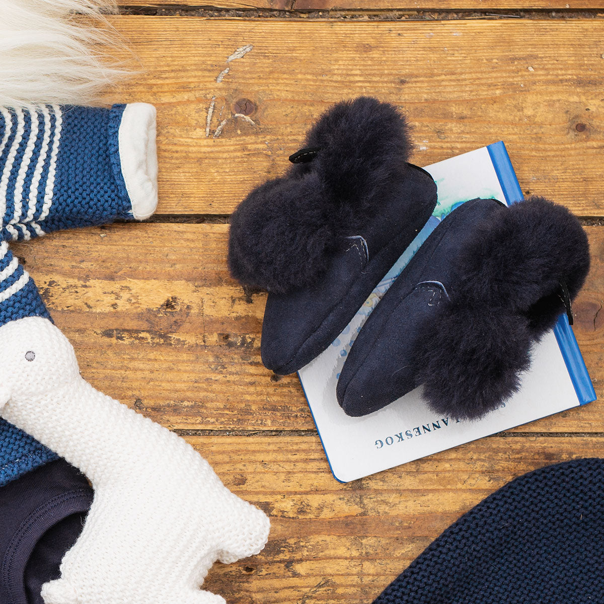 Barra Hand-Stitched Sheepskin Baby Booties - Navy